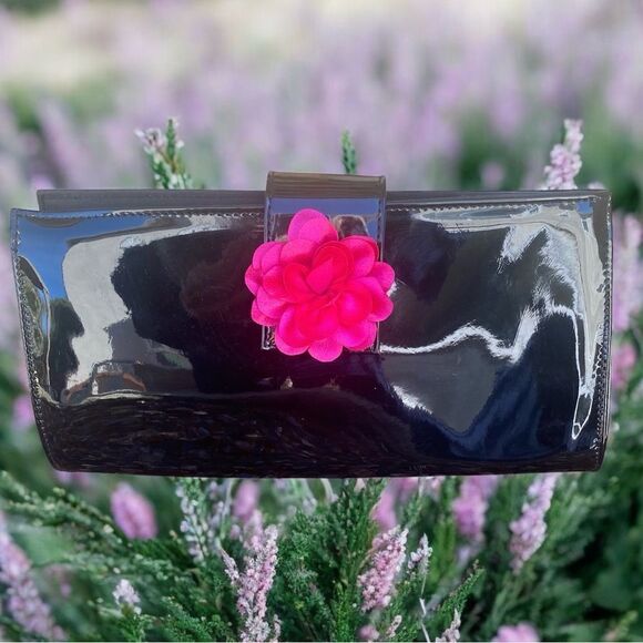 Linea Donna Handbags - NWT New Linea Donna Black Patent Leather Clutch/Wristlet w/Hot Pink Flower
